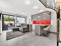 Prodej bytu 4+kk se zahradou a garáží, Koloděje - 3