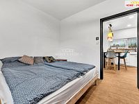 Prodej domu, Káraný - 12