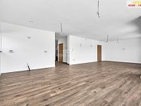 Prodej prostorného domu 7+kk, Cerhenice - 10