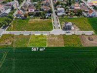 Prodej stavebního pozemku s vydaným stavebním povolením na dům 4kk - 9