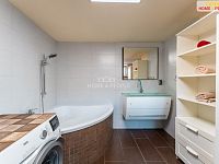 Prodej rodinného domu 193 m2, pozemek 1236 m2 - 15