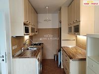 Pronájem bytu 2+kk s balkónem s výhledem do lesa, Praha 10