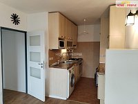 Pronájem bytu 2+kk s balkónem s výhledem do lesa, Praha 10 - 2