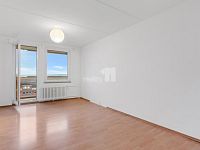 prodej slunného bytu 3+1 s lodžií a panoramatickým výhledem, Praha 8 – Troja,  75 m2, Hnězdenská ulice - 8