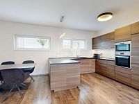 PRONÁJEM řadový rodinný dům 5+kk, 136m2, ulice Manželů Dostálových, Praha, Hostavice - 15