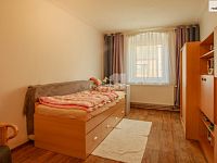 Velký obytný dům v centru Žebráku - 18