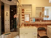 Velký obytný dům v centru Žebráku - 26