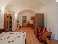 Velký obytný dům v centru Žebráku - 6