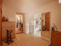 Velký obytný dům v centru Žebráku - 8