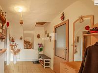 Velký obytný dům v centru Žebráku - 9