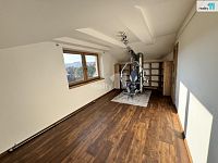 Pronájem domu 4+kk, 170 m2, po rekonstrukci, terasa, krásná zahrada, Buš  - 17