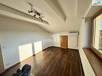 Pronájem domu 4+kk, 170 m2, po rekonstrukci, terasa, krásná zahrada, Buš  - 18