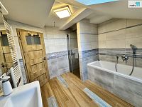 Pronájem domu 4+kk, 170 m2, po rekonstrukci, terasa, krásná zahrada, Buš  - 21