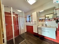 Pronájem domu 4+kk, 170 m2, po rekonstrukci, terasa, krásná zahrada, Buš  - 5