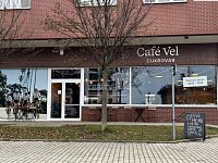 Byt 2kk/L, 53 m2 s parkovacím stáním v Praze 4, Modřany - kavárna 2 min. od domu