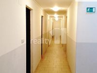  Byt 1+1 s parkovacím stáním, v Praze 12 (4) Točná - 14