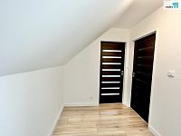 RD 3+kk s terasou a zahradou v Praze 6 - Dejvice - 16