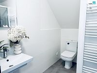 RD 3+kk s terasou a zahradou v Praze 6 - Dejvice - 18