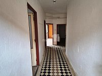 Rodinný dům s menší zahradkou a garáží - 10