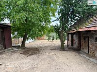 Rodinný dům s menší zahradkou a garáží - 12