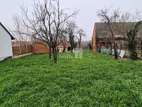 Rodinný dům s menší zahradkou a garáží - 17