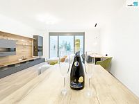 Byt  3+kk s dvěma balkóny, jedním parkovacím stáním v garáži a sklepem v Praze 9, Vysočany - 14