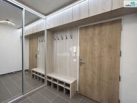 Byt  3+kk s dvěma balkóny, jedním parkovacím stáním v garáži a sklepem v Praze 9, Vysočany - 19