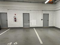 Byt  3+kk s dvěma balkóny, jedním parkovacím stáním v garáži a sklepem v Praze 9, Vysočany - parkovací stání