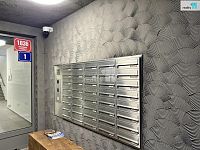 Byt  3+kk s dvěma balkóny, jedním parkovacím stáním v garáži a sklepem v Praze 9, Vysočany - schránky