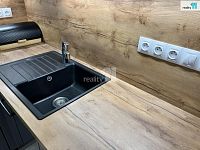 Byt  3+kk s dvěma balkóny, jedním parkovacím stáním v garáži a sklepem v Praze 9, Vysočany - 10