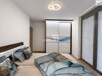 Byt  3+kk s dvěma balkóny, jedním parkovacím stáním v garáži a sklepem v Praze 9, Vysočany - ložnice s vestavěnou skříní