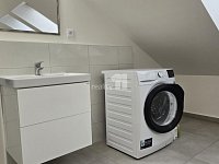 Pronájem zařízeného ateliéru 2+kk, 40 m2, s možností parkování Praha 7 - 9