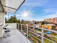 Rodinný dům 5+kk se zahradou, terasami a výhledy – Praha 4, Libuš, ulice K Hájovně - 14