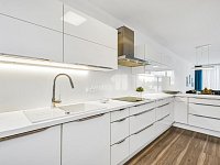 Rodinný dům 5+kk se zahradou, terasami a výhledy – Praha 4, Libuš, ulice K Hájovně - 8