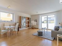 Prodej světlého bytu 2+kk 57 m² s balkonem 6 m2– Jesenice u Prahy