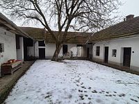 Prodej rodinného domu 3+1 se zahradou a dvorem - 2