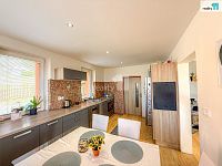 Prodej domu (3+1,140m2), 2x garáž, pozemek 983m2 v Rychnově u Jablonce nad Nisou, Dobrovodská ul. - 2