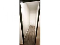 K pronájmu prosluněný 2+1 (68 m²) s výhledem na Prahu – ideální jako ateliér či kancelář - 10