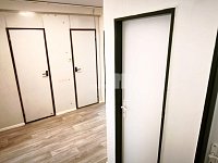 K pronájmu prosluněný 2+1 (68 m²) s výhledem na Prahu – ideální jako ateliér či kancelář - 11