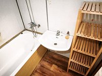 K pronájmu prosluněný 2+1 (68 m²) s výhledem na Prahu – ideální jako ateliér či kancelář - 12