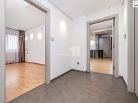 Pronájem slunného bytu 2+kk (78 m²) se dvěma balkony a nádherným výhledem na Prahu - 14