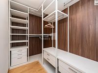 Pronájem slunného bytu 2+kk (78 m²) se dvěma balkony a nádherným výhledem na Prahu - 7