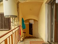 Velký obytný dům v centru Žebráku - 13