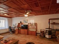 Velký obytný dům v centru Žebráku - 15