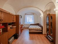 Velký obytný dům v centru Žebráku - 6