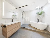 Prodej exkluzivního mezonetového bytu 6+kk se dvěma balkony, v centru Českých Budějovic - 19