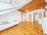 Prodej exkluzivního mezonetového bytu 6+kk se dvěma balkony, v centru Českých Budějovic - 8