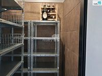   Designový byt 3+kk po kompletní rekonstrukci, 73,6 m2 v Průhonicích, kompletně zařízený - komora na patře před bytem