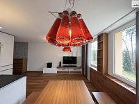   Designový byt 3+kk po kompletní rekonstrukci, 73,6 m2 v Průhonicích, kompletně zařízený - osvětlení značky Artemide