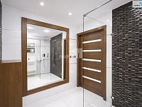   Designový byt 3+kk po kompletní rekonstrukci, 73,6 m2 v Průhonicích, kompletně zařízený - zasouvací dveře